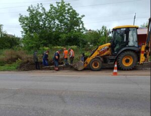Un copac căzut a blocat circulația în apropiere de Cantemir. Drumarii au intervenit pe mai multe trasee din țară după ploile abundente